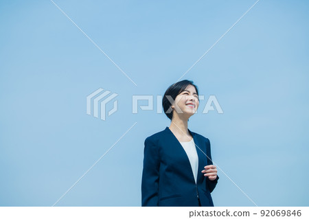 商務女性藍天套裝 商務女性藍天套裝 92069846