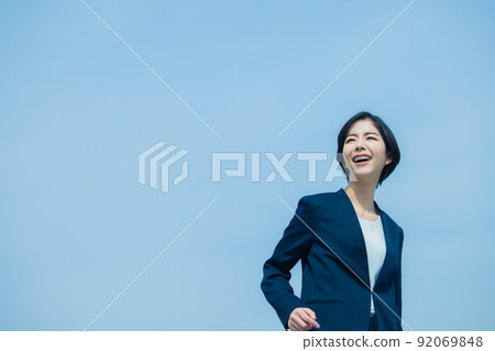 商務女性藍天套裝 商務女性藍天套裝 92069848
