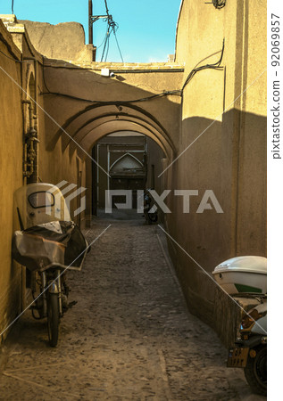 motozglinulizConvenient transport for driving through the narrow streets of the ancient adobe city of Yazd. 92069857