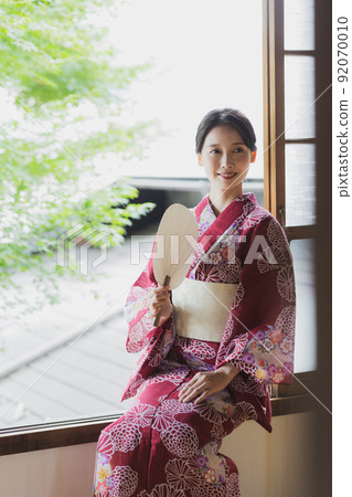 Yukata woman Japanese house 92070010