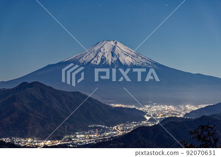 從高川山看月光下的富士山 92070631