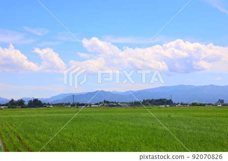 青森縣稻中館村初夏的田園風光 青森縣稻中館村初夏的田園風光 92070826