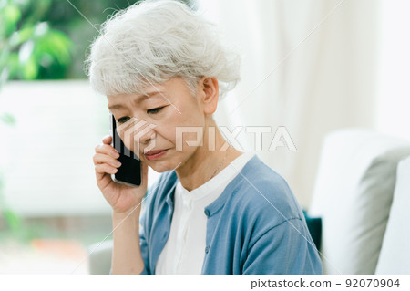 Senior woman receiving sad news [smartphone] 92070904
