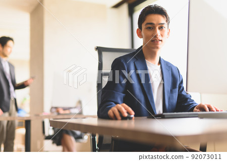 商務人士 92073011