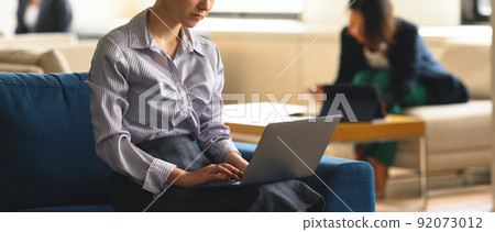 商務人士 92073012