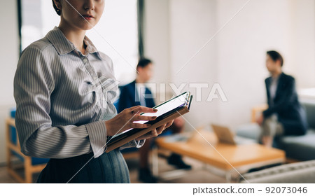 商務人士 92073046