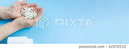 pills on a blue background 92078532