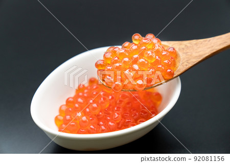 Salmon roe pickled in soy sauce 92081156