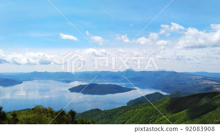 Lake Kussharo seen from the summit of Mt. Mokoto 92083908
