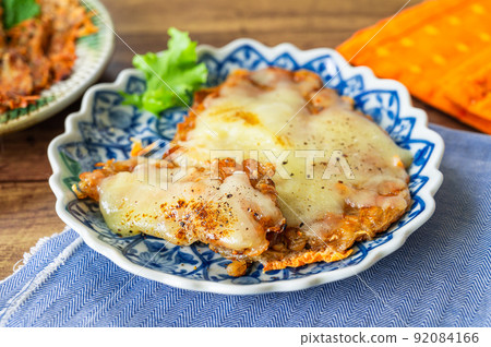 Grilled Enoki cheese 92084166