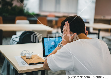 吵雜 嘈雜 吵鬧 92084250