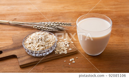 Oat milk, oat milk, vegetable milk Oat milk, oat milk, vegetable milk 92085106
