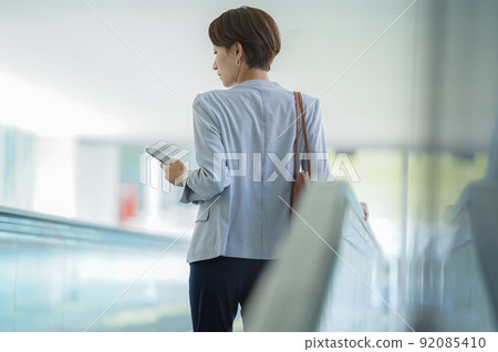 Business woman 92085410