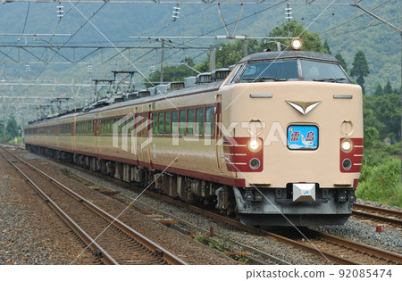 北陸本線新引田 JR 西 485 系列 A07 編隊(京都)雷長 北陸本線新引田 JR 西 485 系列 A07 編隊(京都)雷長 92085474