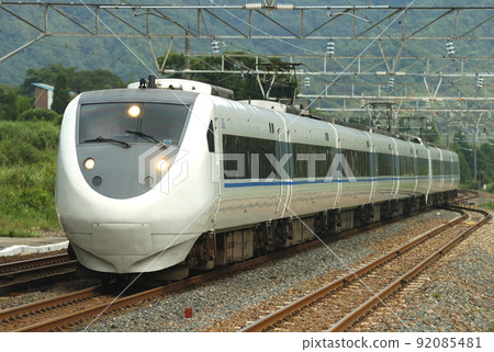 北陸本線新引田JR西681系列T03+W11編隊(金澤)雷鳥 北陸本線新引田JR西681系列T03+W11編隊(金澤)雷鳥 92085481