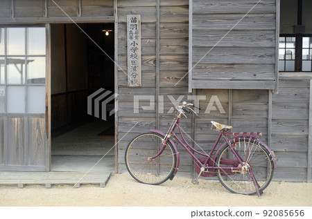 Taura 分校入口和復古自行車-1 Taura 分校入口和復古自行車-1 92085656