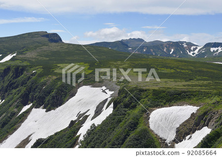Mt. Tomuraushi seen from Takanegahara (Mt. Daisetsu, Hokkaido) 92085664