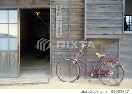 Taura branch school entrance and retro bicycle-3 Taura branch school entrance and retro bicycle-3 92085867