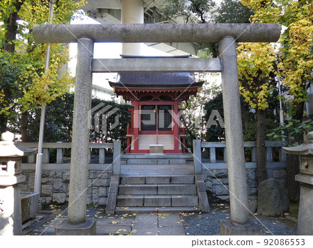 銀杏黃葉美麗的日本橋 Kabutocho 的 Kabuto 神社 銀杏黃葉美麗的日本橋 Kabutocho 的 Kabuto 神社 92086553