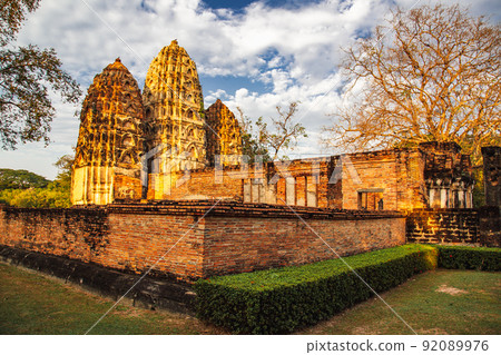 Wat si Sawai temple in Sukhothai historical park, Thailand Wat si Sawai temple in Sukhothai historical park, Thailand 92089976