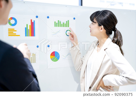 Business men and women meeting analysis 92090375