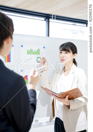 Business men and women meeting analysis 92090376