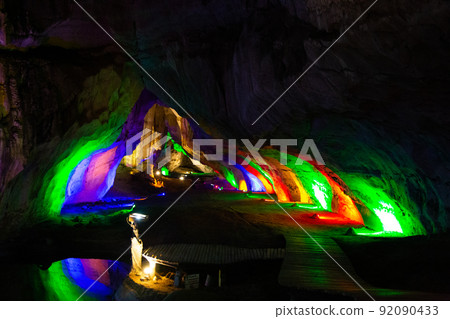Tham Pha Nang Khoi cave in Phraeprovince, Thailand Tham Pha Nang Khoi cave in Phraeprovince, Thailand 92090433