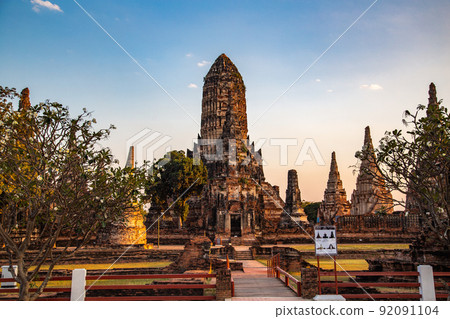 Wat Chaiwatthanaram, famous ruin temple near the Chao Phraya river in Ayutthaya, Thailand 92091104