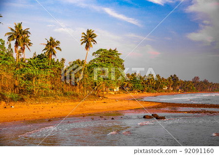 Red cliff beach or Pha Daeng in Ao Thung Sarng Bay, Chumphon, Thailand Red cliff beach or Pha Daeng in Ao Thung Sarng Bay, Chumphon, Thailand 92091160