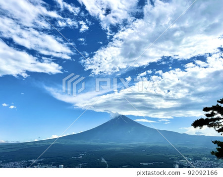 壯觀的雲彩和富士山 92092166