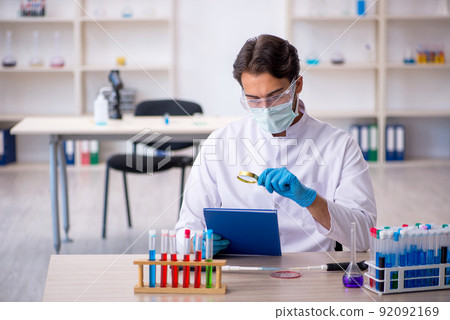 Young male chemist working at the lab 92092169
