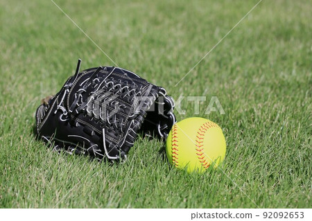 壘球和手套 92092653