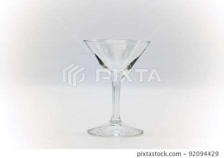 一個空的雞尾酒杯 92094429