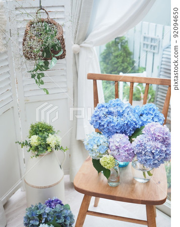 Natural interior Living with flowers 92094650