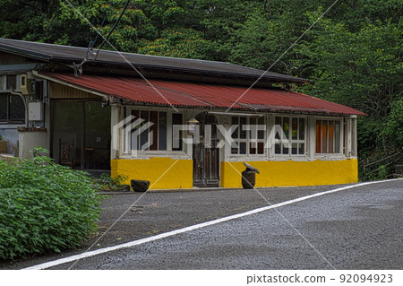 和歌山縣岩出市舊黃樓與繡球花的合作 和歌山縣岩出市舊黃樓與繡球花的合作 92094923