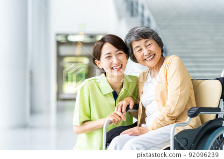 Elderly wheelchairs and middle-aged certified workers 92096239