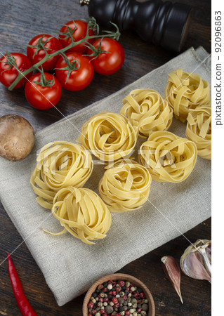 Raw pasta tagliatelle with fresh tomatoes, peppers, asparagus beans, 92096863