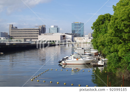 從橫濱千鳥橋眺望運河 從橫濱千鳥橋眺望運河 92099185