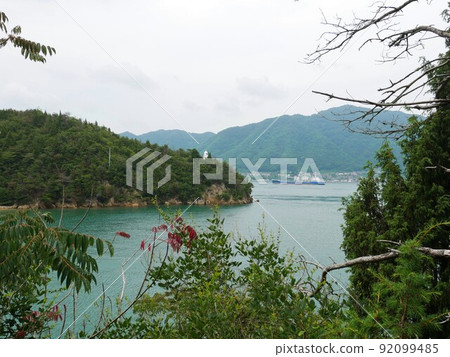 Kosagi島燈塔和瀨戶內海的風景(廣島縣三原市) Kosagi島燈塔和瀨戶內海的風景(廣島縣三原市) 92099485