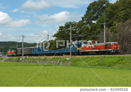 Fukuchiyama Line Dojo-Sanda JR West DE10-1106 + Oya 31 + 145 series + DE10-1118 92099508