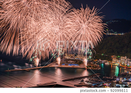 （靜岡縣）熱海的夜景100萬美元和海上煙花 92099811