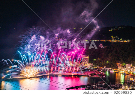 （靜岡縣）熱海的夜景100萬美元和海上煙花 92099820