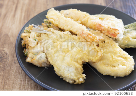 Assorted delicious tempura 92100658