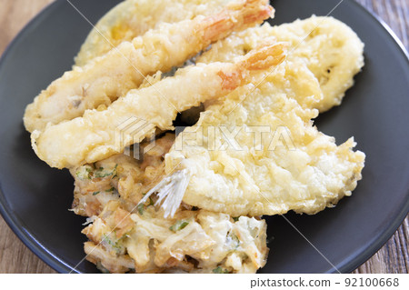 Assorted delicious tempura 92100668