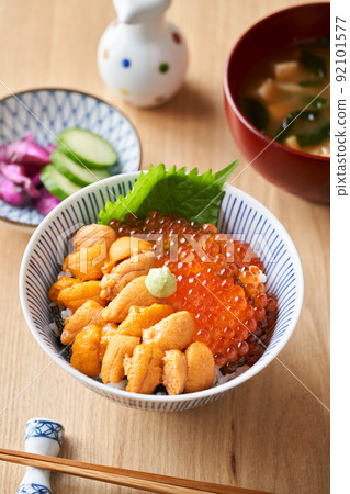Bowl of rice dumplings 92101577