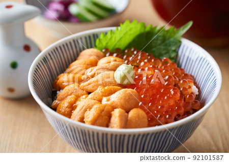 Bowl of rice dumplings 92101587