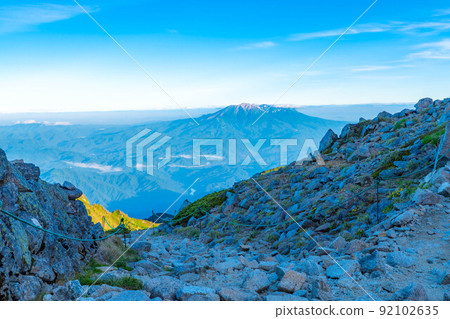 [Mountain climbing material] Scenery seen from the summit of Mt. Kisokoma, Mt. Ontake [Nagano Prefecture] 92102635