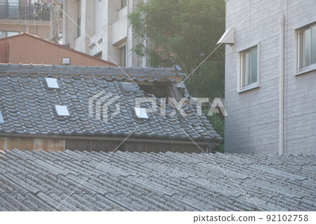 Roof hole Roof hole 92102758