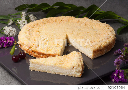 Homemade pie with crispy sand crumbs and cottage cheese filling Homemade pie with crispy sand crumbs and cottage cheese filling 92103064