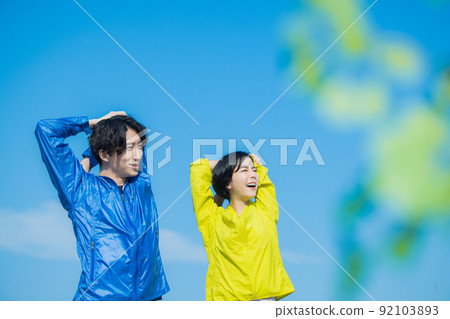 運動裝男女 92103893